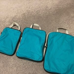 Travel bags set compression cubes